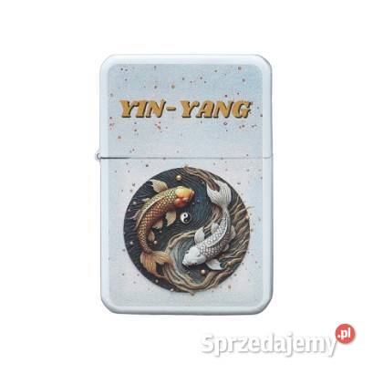 Zapalniczka Benzynowa z Nadrukiem YinYang Koi Ostrowy nad Okszą