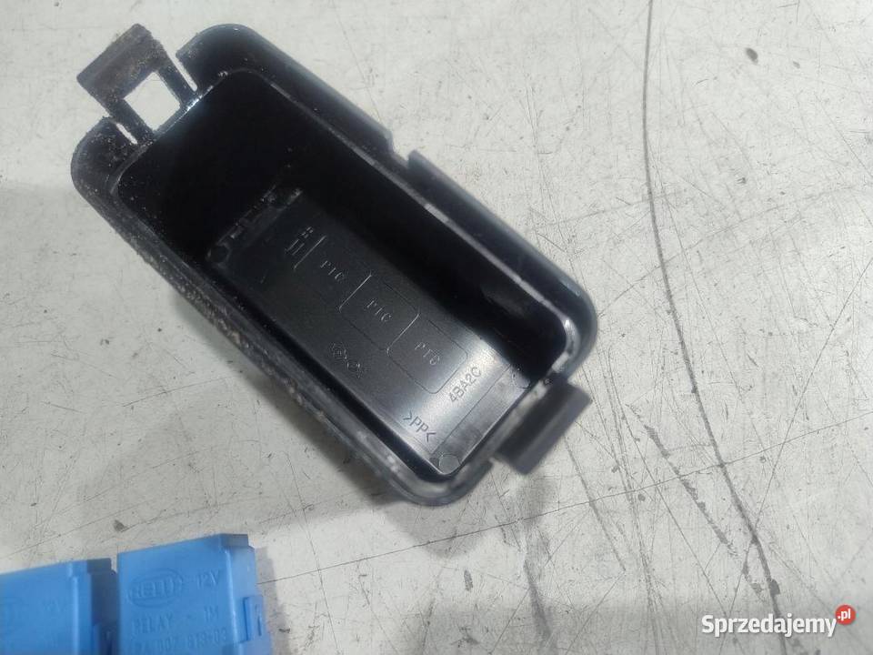 SKRZYNKA BEZPIECZNIKÓW NISSAN QASHQAI J11 12