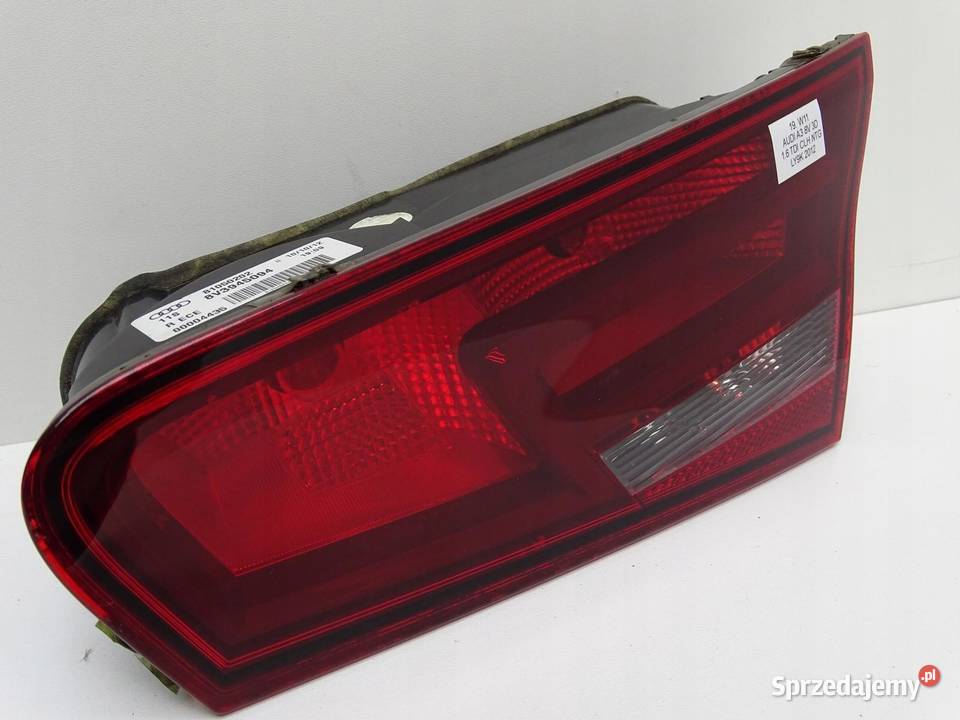 LAMPA PRAWY TYŁ PRAWA TYLNA W KLAPĘ 8V3945094