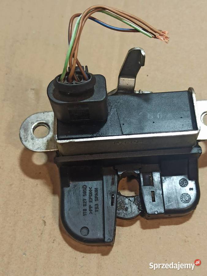 VW TOURAN I ZAMEK KLAPY BAGAŻNIKA 1T0827505D