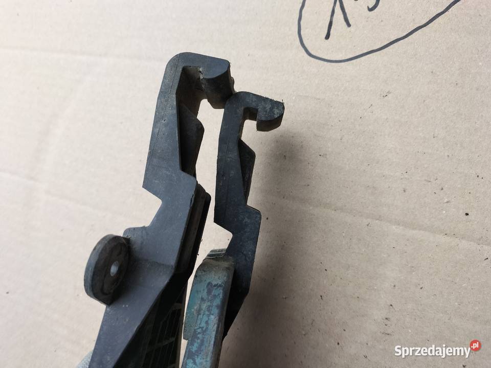 AUDI 80 B4 UCHWYT ŚLIZG ZDERZAKA 8A0807284 Motoryzacja Kamień-Kolonia