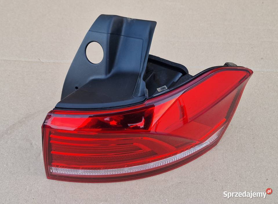VW PASSAT B8 KOMBI LAMPA PRAWA PRAWY TYŁ IDEALNA Bieleń sprzedam
