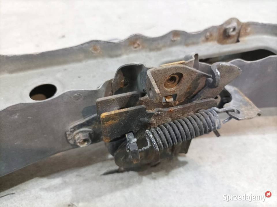 PAS PRZEDNI ZAMEK MASKI Toyota Auris I 20062012