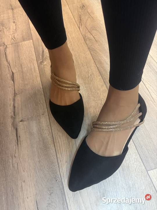 4243 Czarne bogato zdobione baleriny wieczorowe małopolskie