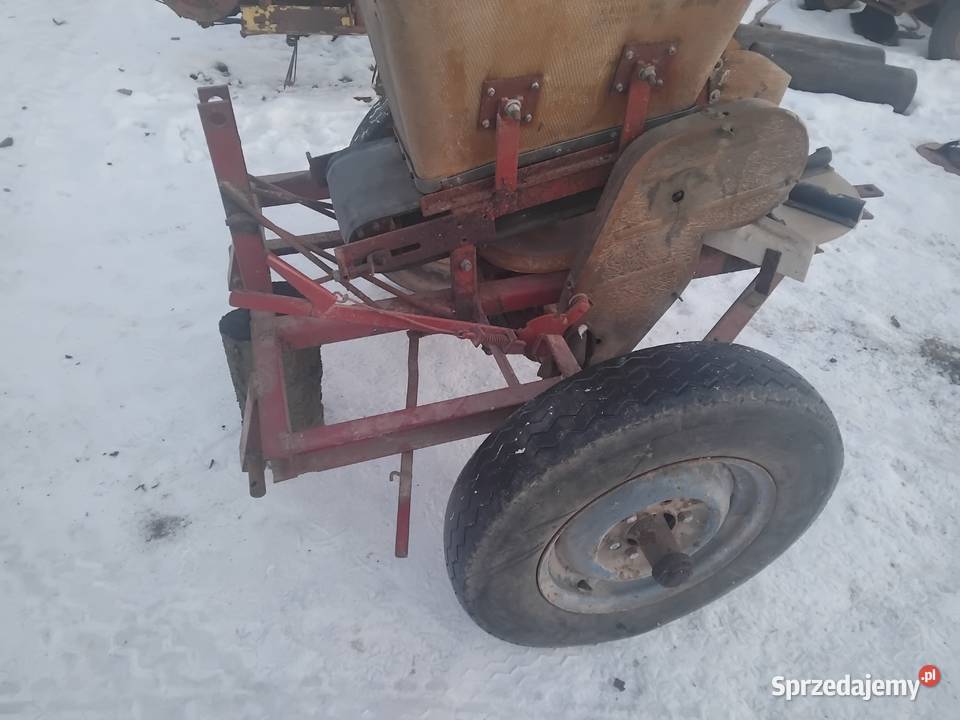 Rozsiewacz nawozów kos nieuszkodzony Rozsiewacze nawozów Bełżyce sprzedam