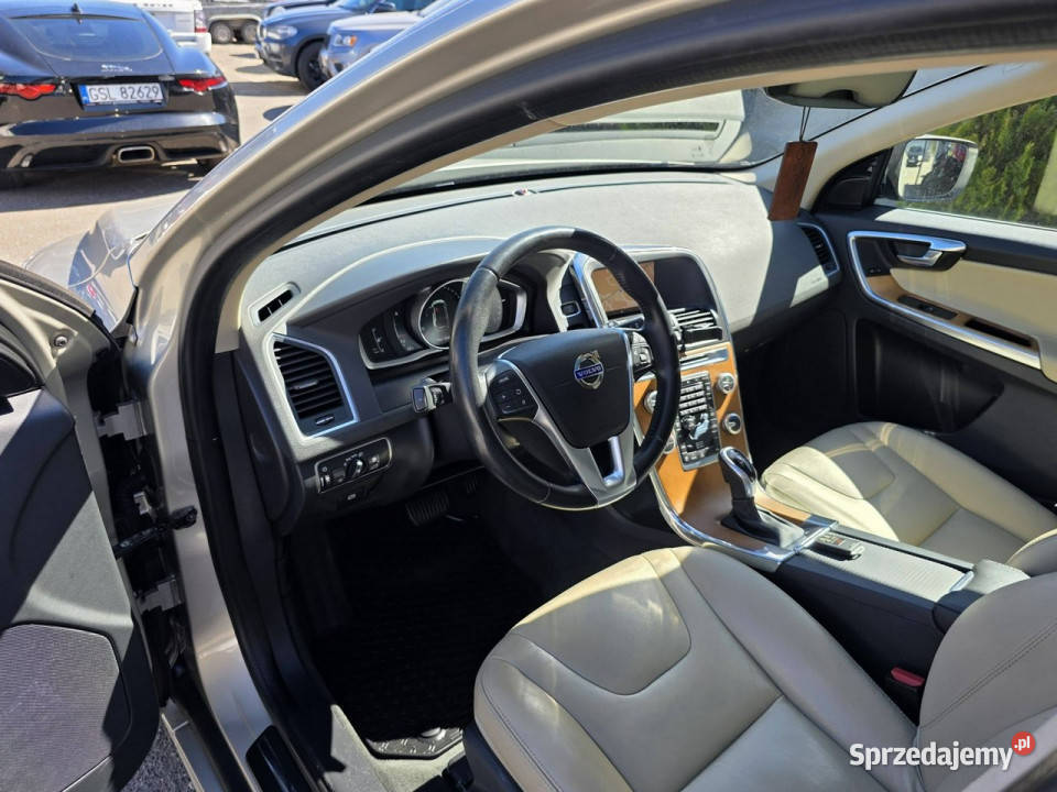 Volvo XC 60 20 Benzyna 245 Panorama Skóra Kamera światła LED Słupsk