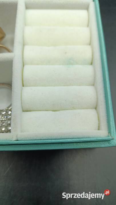 Pudełko na biżuterię z zawartością