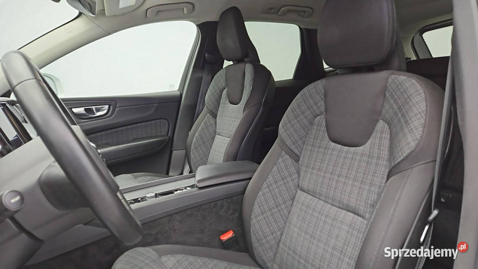 Volvo XC 60 B4 B Core aut Z Polskiego Salonu podgrzewane fotele sprzedam