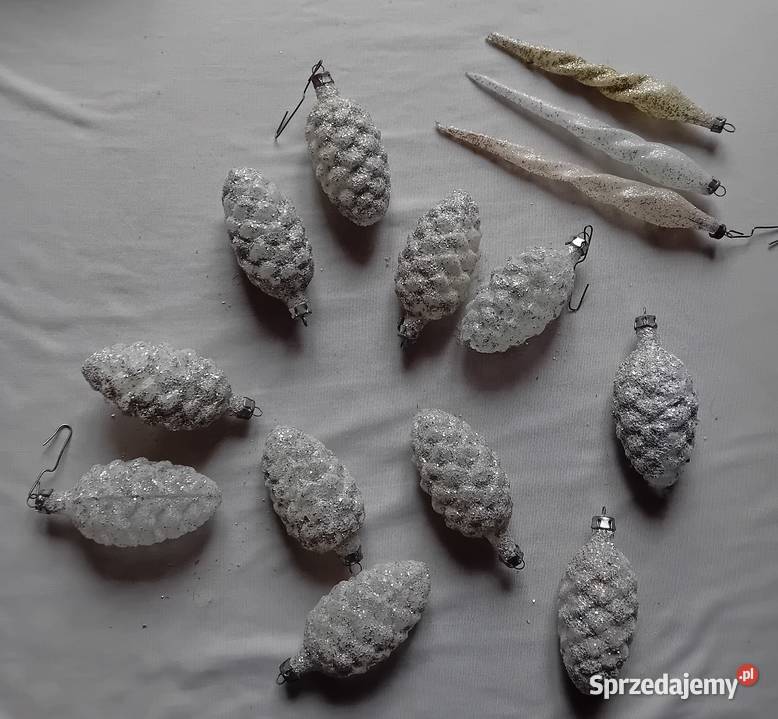 Zestaw 14 srebrnych bombek choinkowych z Koźminek