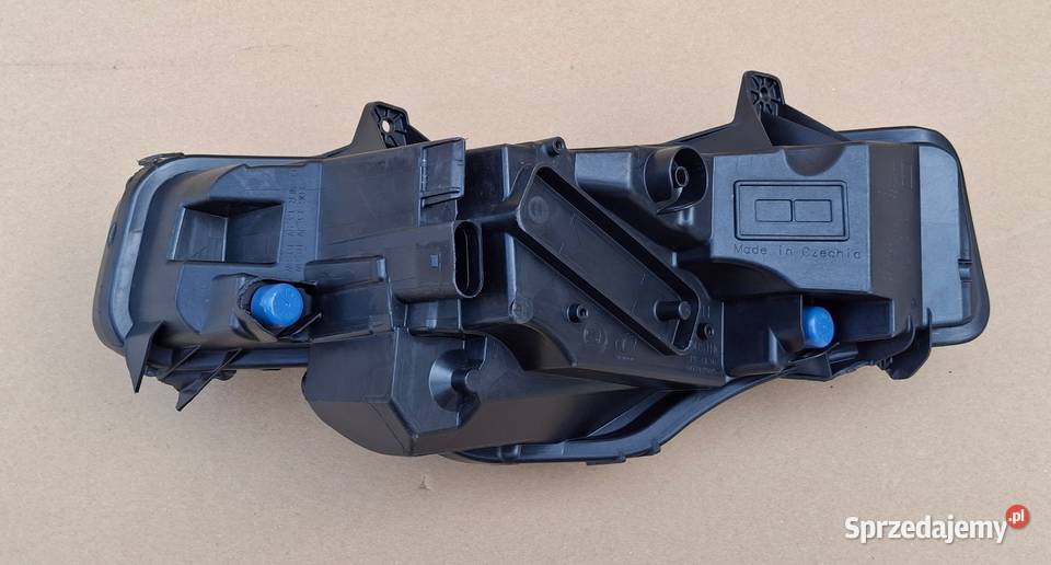 SKODA OCTAVIA IV 4 HALOGEN PRAWY LED LAMPA Bieleń