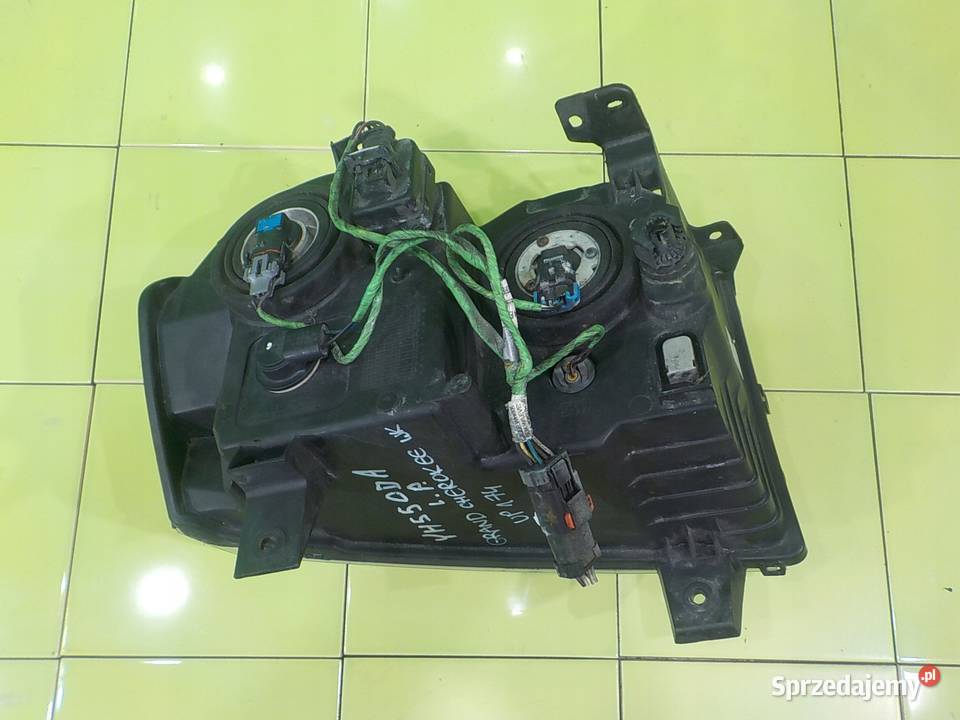 JEEP GRAND CHEROKEE WK 05r SUV lampa lewa przod