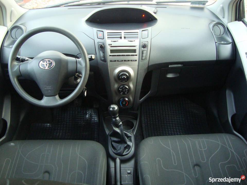 Toyota Yaris srebrny Warszawa