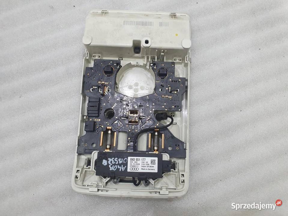 LAMPKA PODSUFITKI OŚWIETLENIE AUDI A4 B8