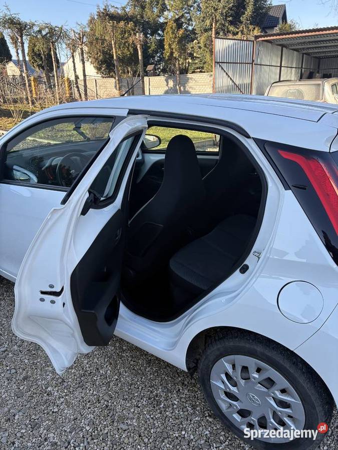 Toyota Aygo 10 VVTi Black Edition LPG manualna Jędrzejów