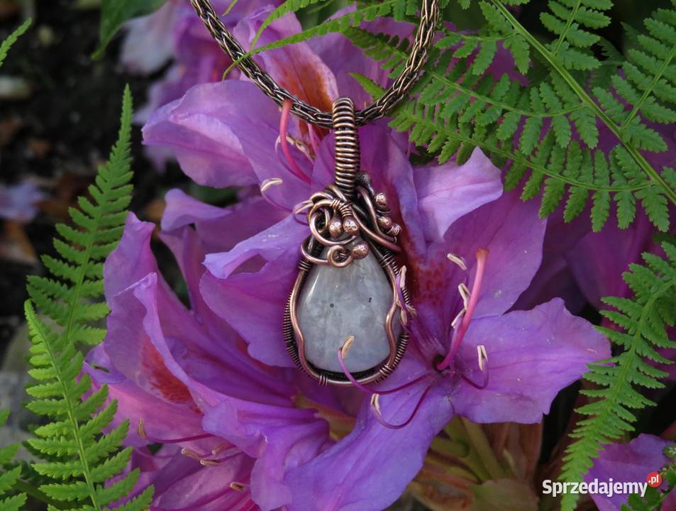 Miedziany wisiorek kamień księżycowy Zegarki i Biżuteria małopolskie