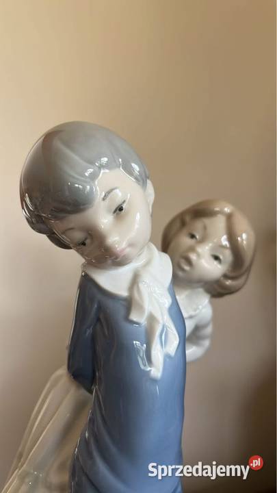 Figurka dziewczyny z chłopcem Figurka NAO Z Gdańsk