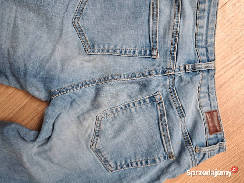 Jeansy skinny Bershka jasnoniebieskie rozmiar 34 Trąbki Wielkie