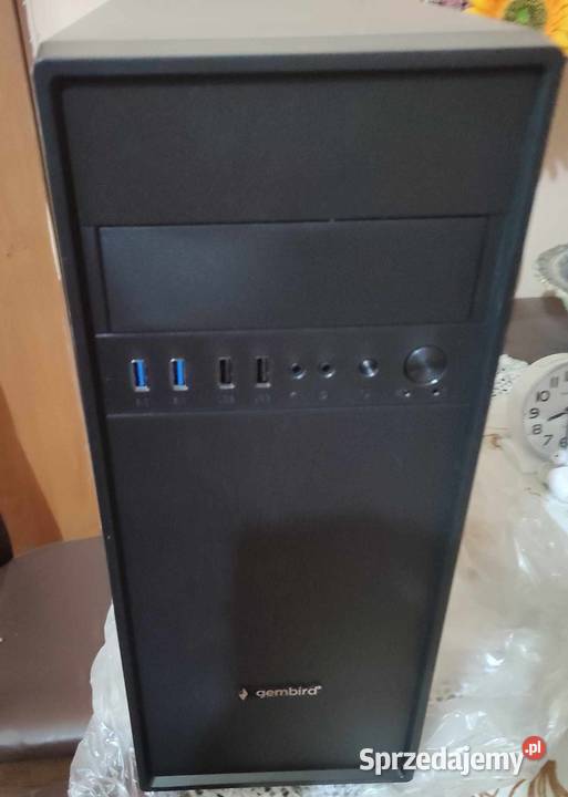 Komputer stacjonarny z monitorem 16 GB ram i 1