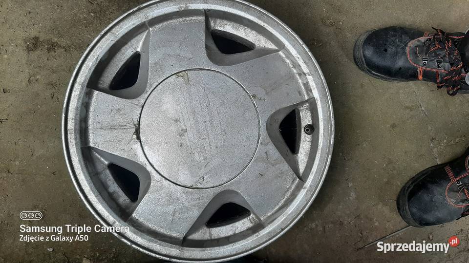 SUBURBAN atrapa nowa chrom Rok produkcji 1996