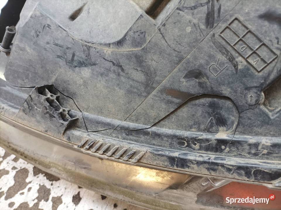 LAMPA PRZÓD PRAWA EUROPA USZKODZONA H7 Audi A6