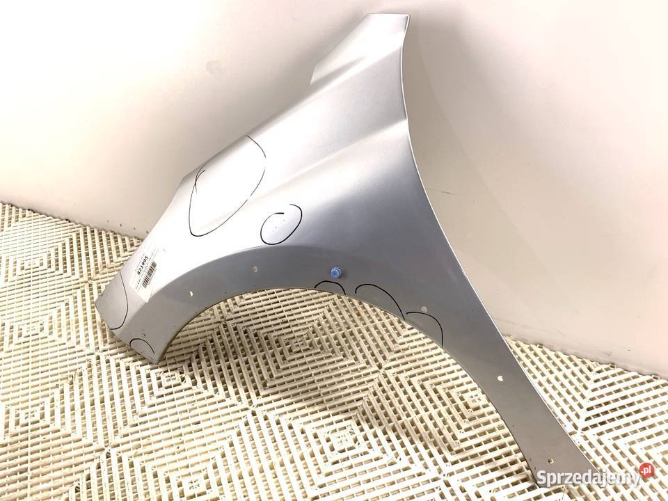 BŁOTNIK LEWY PRZÓD PEUGEOT 207 Kombi 0615 LAKIER