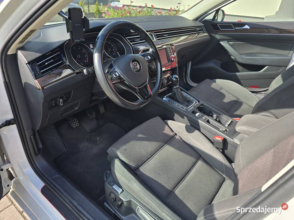 Volkswagen Passat B8 14 sedan biała perła Passat Radzanowo sprzedam