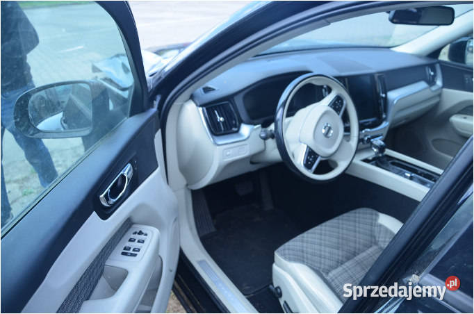 VOLVO XC60 D4 AWD 2017 196900 ccm 190 Warszawa