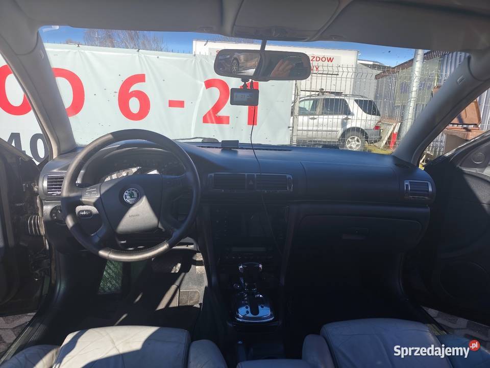 Sprzedaję fajny samochód Sedan / Limuzyna Police