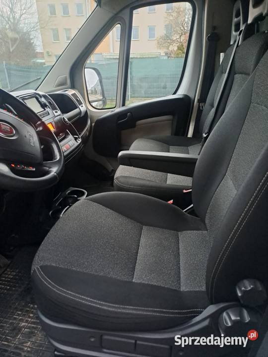 Samochód dostawczy 2300cm3