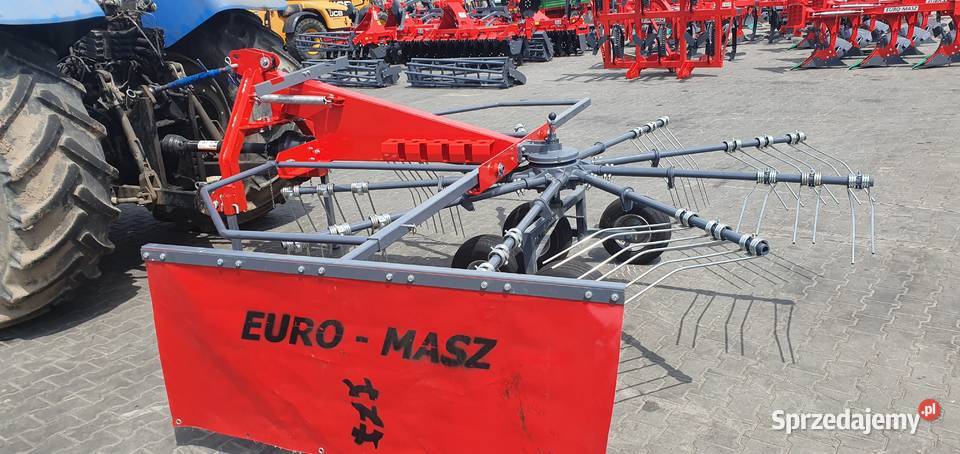 Nowa zgrabiarka karuzelowa Euro Maszwałek w łódzkie Czarnocin