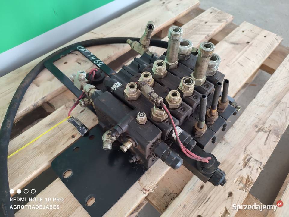 Rozdzielacz hydrauliczny 1686810 Cat TH 62 Wilkowo