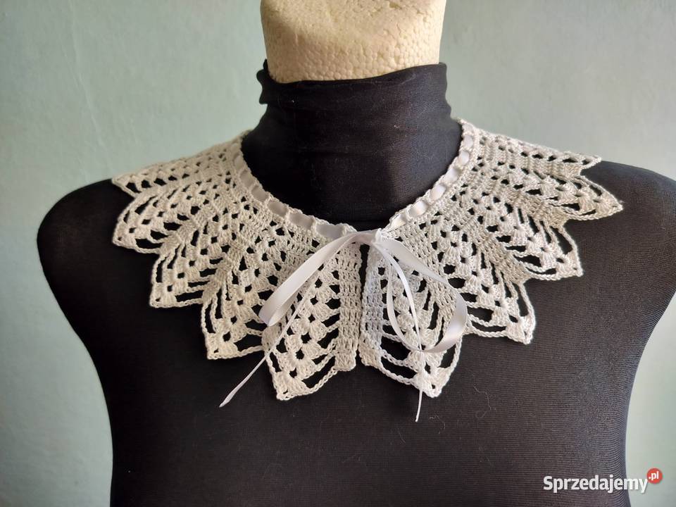 Biały szydełkowy kołnierzyk Lubin