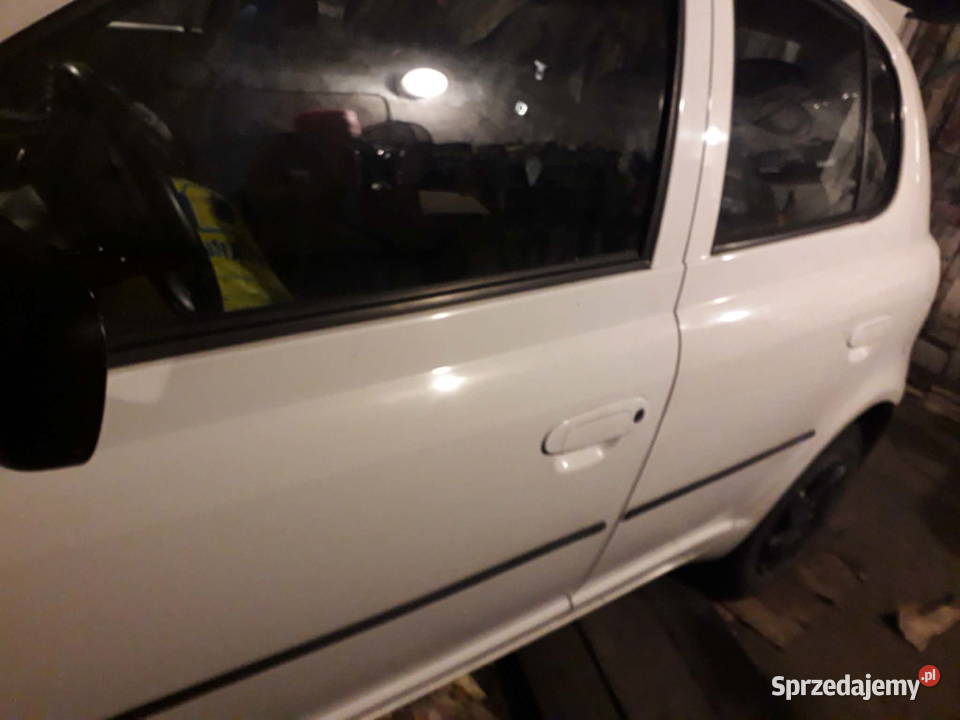 Toyota yaris 2003 uszkodzony tył Yaris
