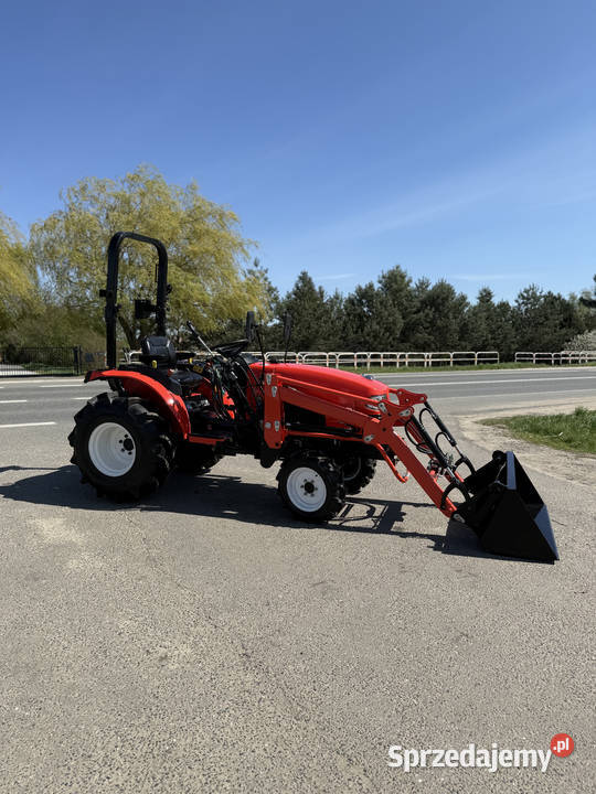 Traktor Taro B40 HST z ładowaczem czołowym 40 Wisznia Mała