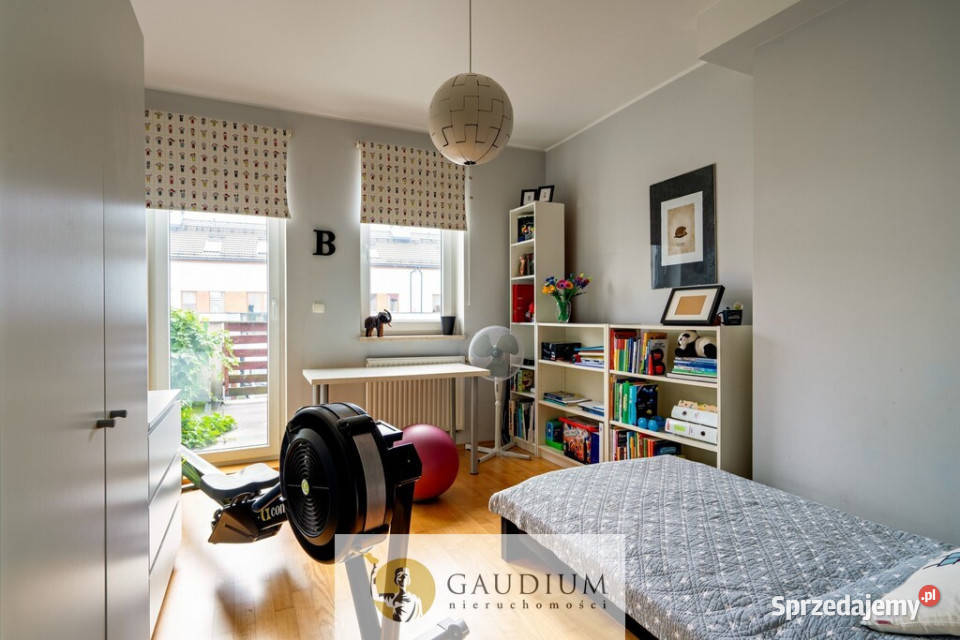 Bliźniak 6 pokoi z garażem i ogródkiem