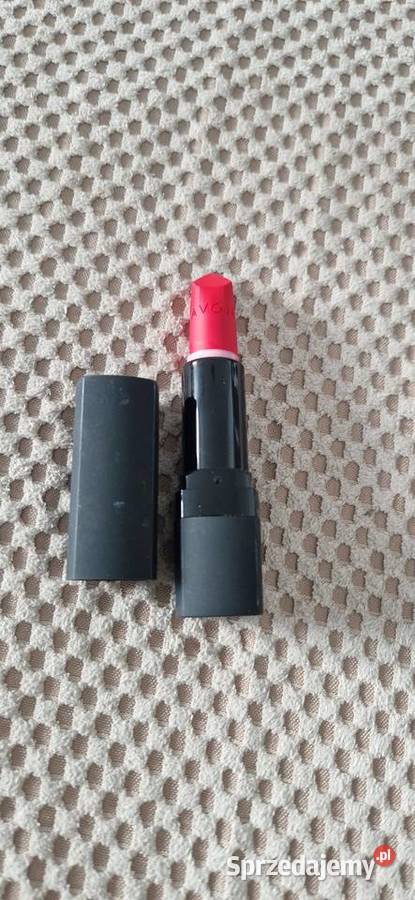 szminka pomadka Avon ultramatowa ruby kiss Makijaż Kraków