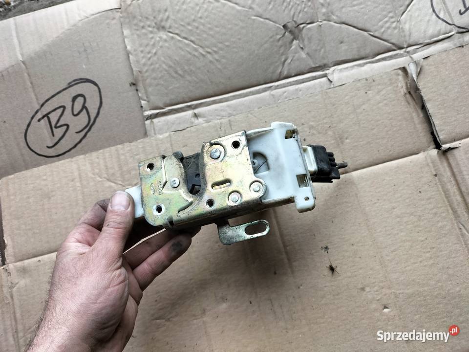 FORD MONDEO MK2 ZAMEK DRZWI PRAWY TYŁ TYLNY Motoryzacja Kamień-Kolonia sprzedam