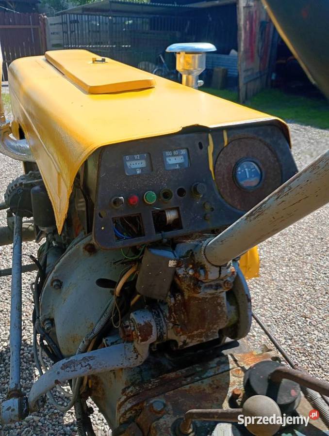 Sprzedam traktor rolniczy z maszyną sprawny