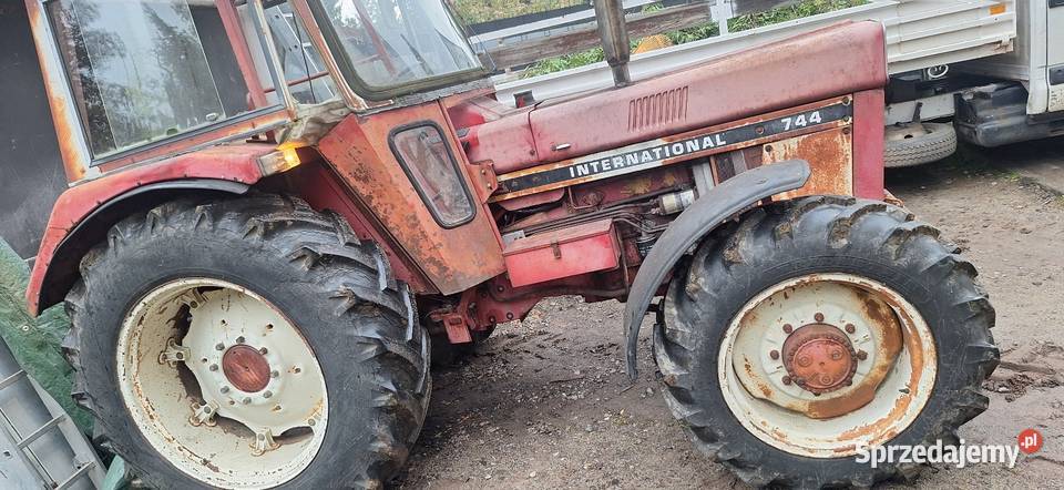 International case 744 Wałbrzych sprzedam