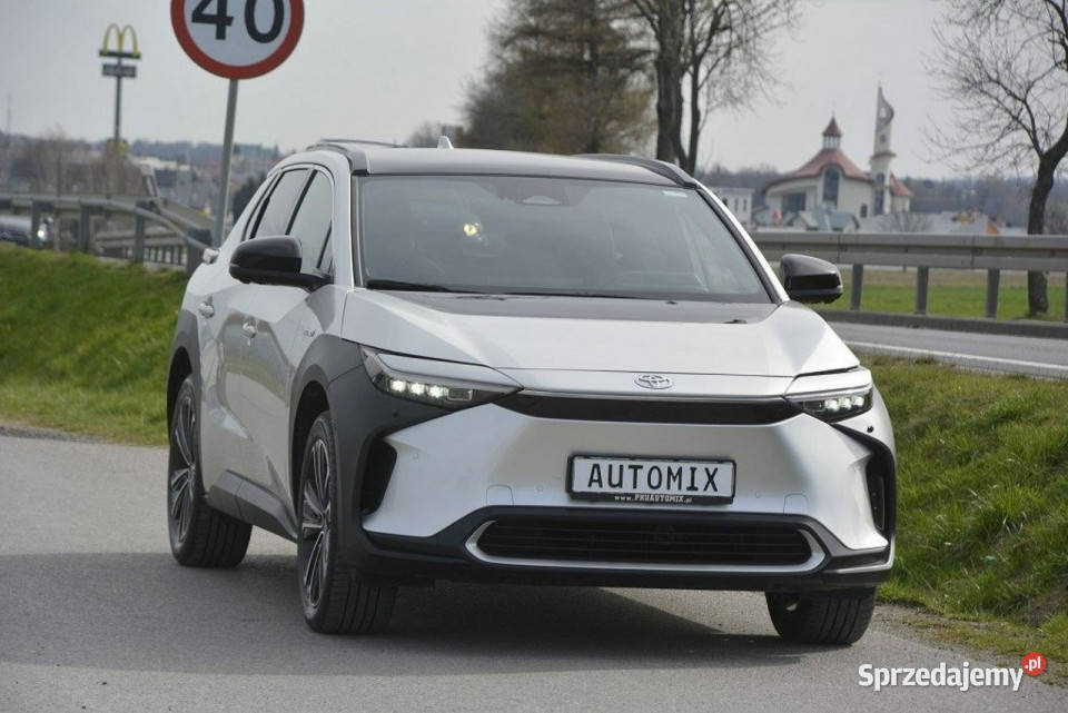 Toyota bZ4X 714 kWh panorama nawigacja full led