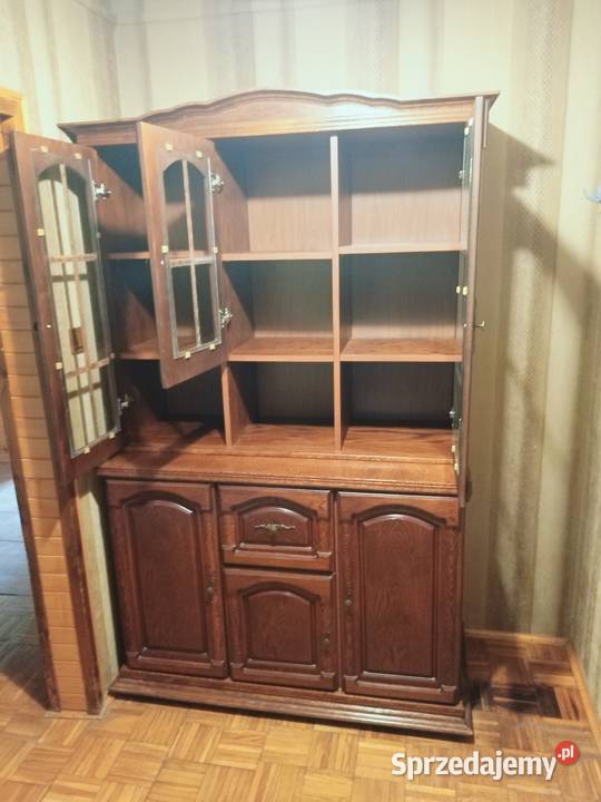 Sprzedam elegancką klasyczną szafę witrynową z 128cm Bełchatów