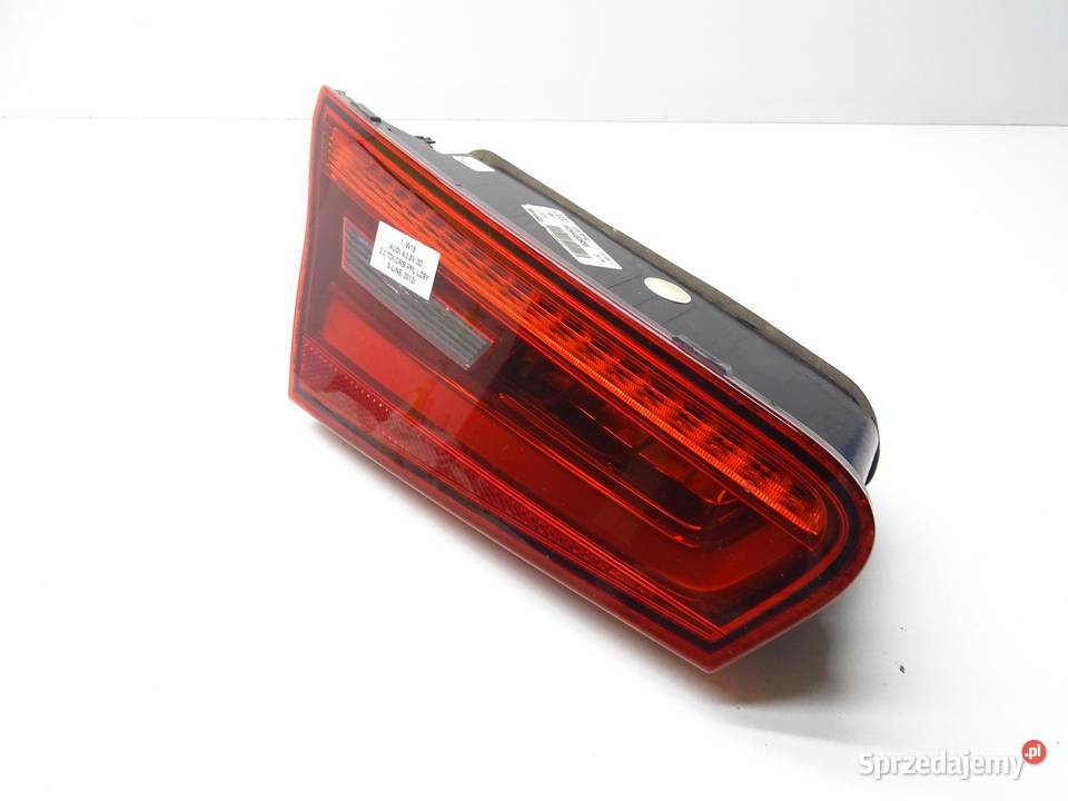 LAMPA LEWY TYŁ LEWA TYLNA W KLAPĘ 8V3945093B