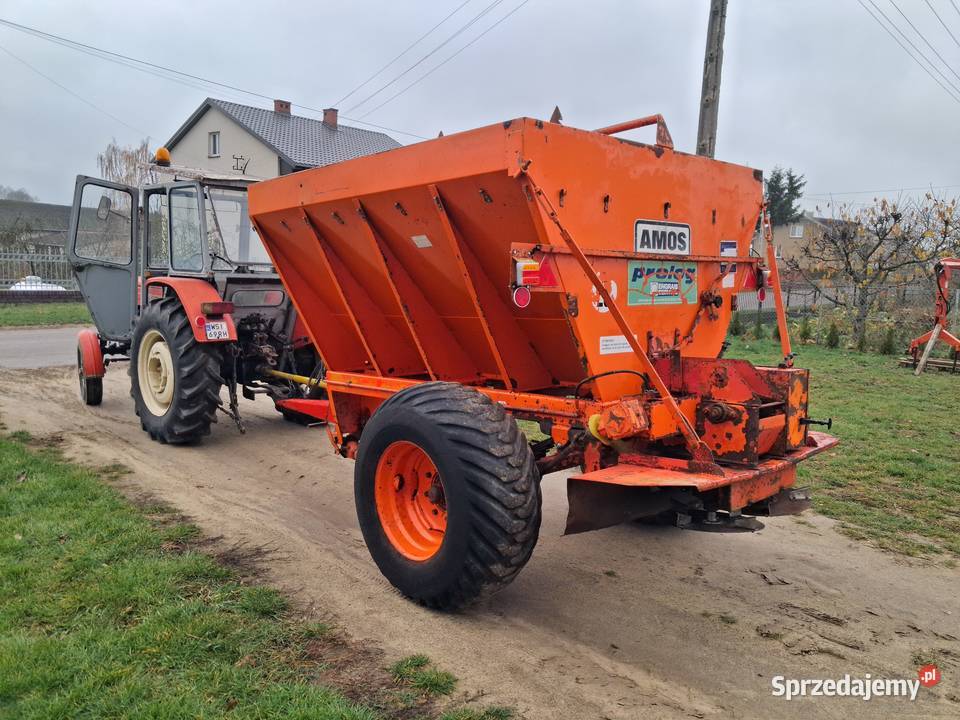 Rozsiewacz do nawozów i wapna RCW Zbuczyn