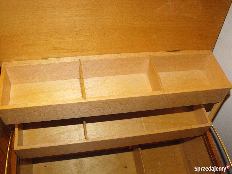 Drewniany niciakprzybornik krawiecki z lat 60