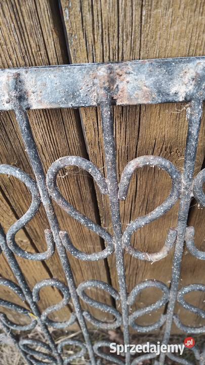 Ozdobnażelazna krata do renowacji PRL