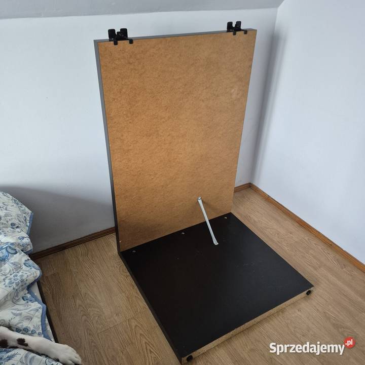 Biurko z regałem na ksiązki