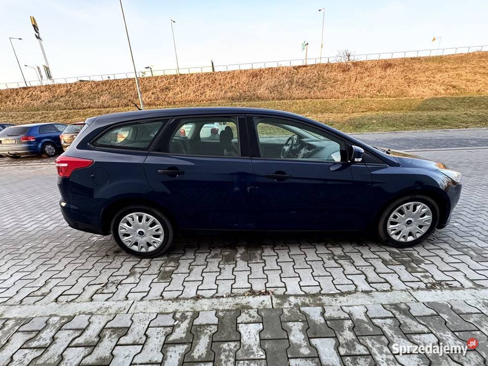 Ford Focus 2014 10 EcoBoost 100 przeskoczony Hatchback