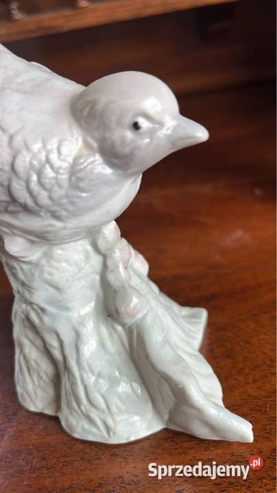 FIGURKA PTASZKA Na gałęzi z liśćmi i owocami Gdańsk