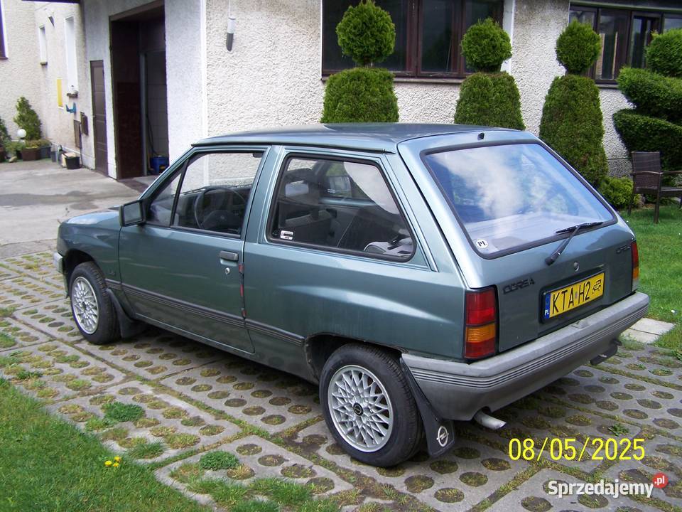 Zabytkowy Opel Corsa A 10 45 w oryginalnym garażowany