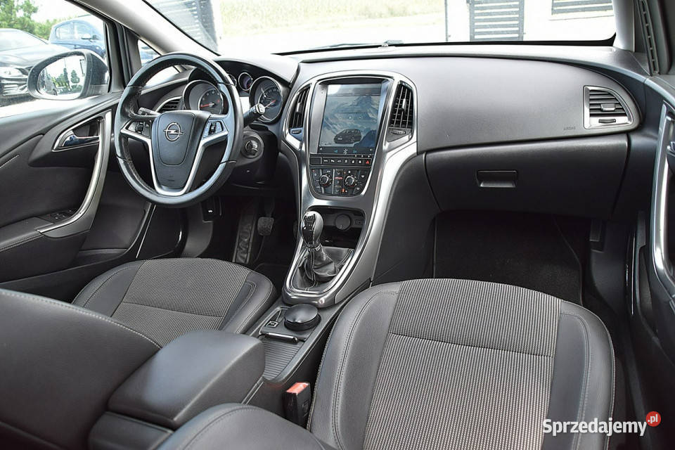Opel Astra 14T 120 Cosmo Półskóra Navi Gwarancja nawigacja Nowe Kucice